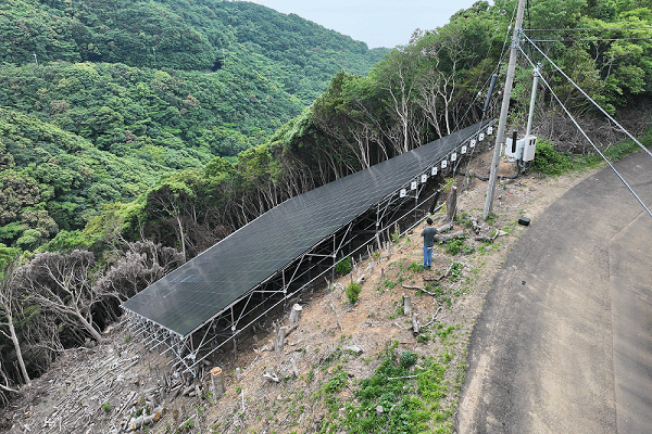 日本における300KW地形地面ネジ取付システム